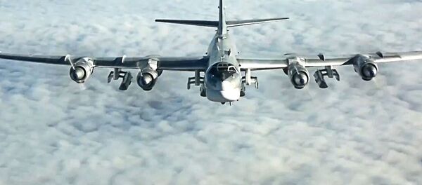 Стратегический бомбардировщик-ракетоносец Ту-95МС во время выполнения боевой задачи по нанесению ударов по объектам террористов в Сирии Стратегический бомбардировщик-ракетоносец Ту-95МС во время выполнения боевой задачи по нанесению ударов по объектам террористов в Сирии - Sputnik Молдова