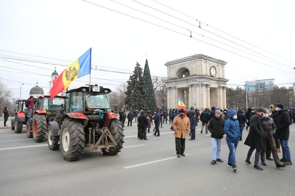 Инаугурация Санду под рев тракторов и неопределенность в политике Молдовы Инаугурация Санду под рев тракторов и неопределенность в политике Молдовы - Sputnik Молдова