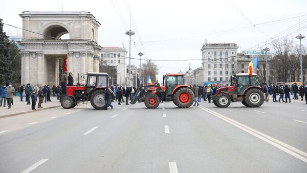 Agricultorii blochează circulația pe principala arteră a Capitalei - Sputnik Moldova