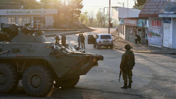Российские миротворцы на одной из улиц в городе Лачин (Бердзор) в Нагорном Карабахе - Sputnik Moldova-România