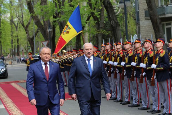 Президент Молдовы Игорь Додон и Президент Беларуси Александр Лукашенко - Sputnik Moldova-România