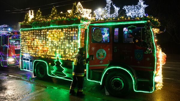Рождественский караван пожарных  - Sputnik Молдова