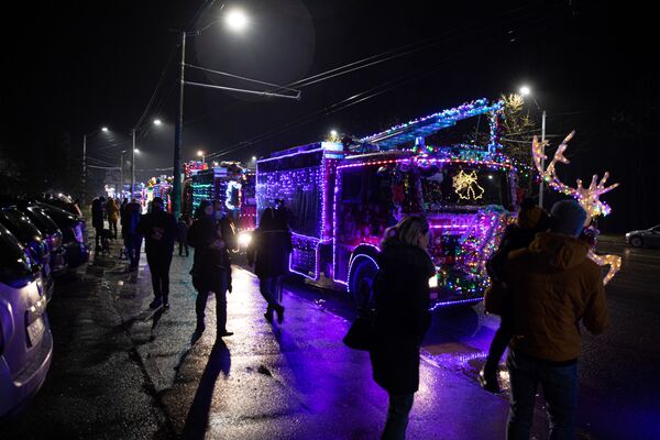 Рождественский караван пожарных  - Sputnik Moldova