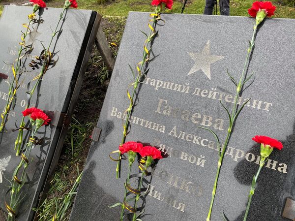 Как в Дрокии увековечили память погибшей в 44-м доктора Вали Как в Дрокии увековечили память погибшей в 44-м доктора Вали - Sputnik Молдова