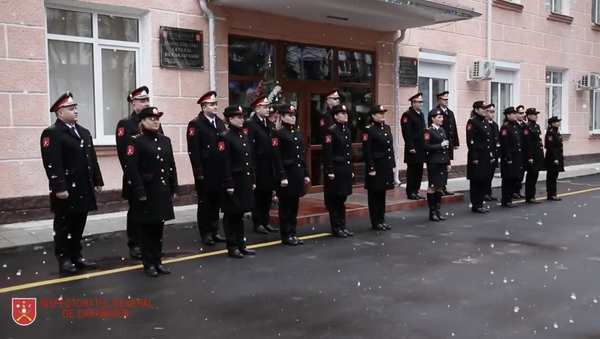 Impresionant: Colind de Crăciun interpretat de carabinierii moldoveni - Sputnik Moldova