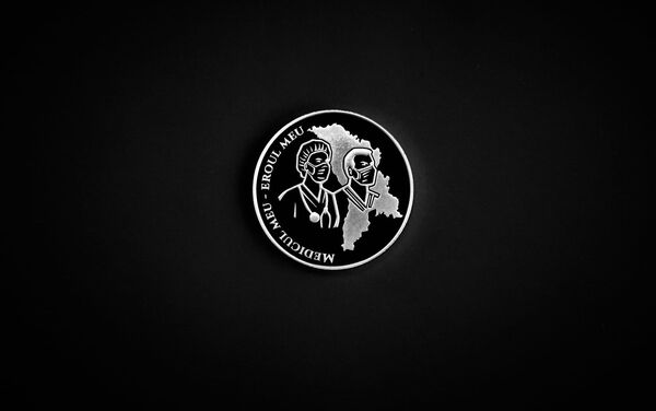 Памятная монета Мой врач – мой герой - Sputnik Молдова