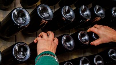 Vinul spumant este de nelipsit de pe masa de Revelion