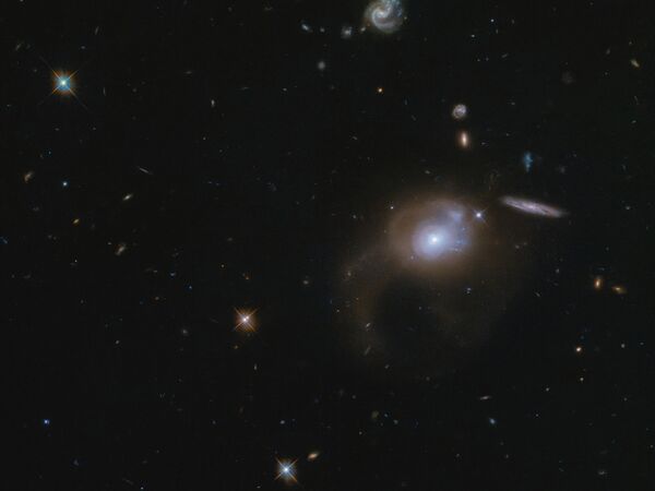 Галактика SDSSJ225506.80 + 005839.9 в созвездии Рыб - Sputnik Молдова