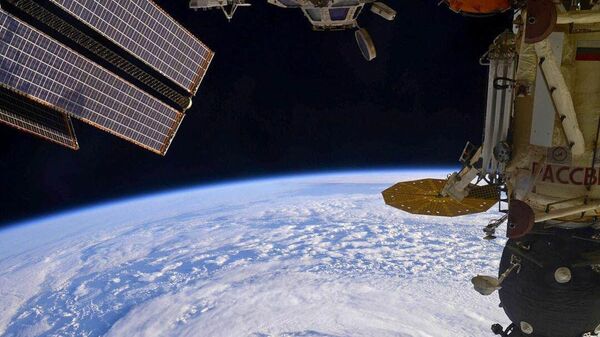 Международная космическая станция пролетает над циклоном - Sputnik Молдова