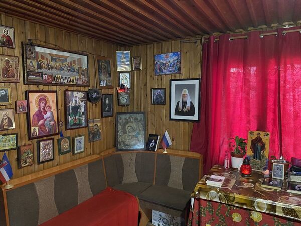 Măicuțele de la Rona de Sus se roagă pentru Vladimir Putin Măicuțele de la Rona de Sus se roagă pentru Vladimir Putin - Sputnik Moldova-România