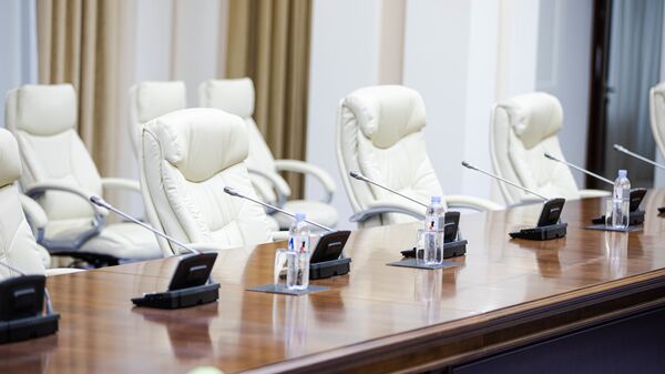 Scaunele miniștrilor din sala de ședințe a Guvernului Republicii Moldova - Sputnik Moldova