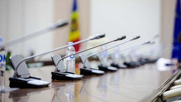 Рабочий стол в зале заседаний правительства - Sputnik Молдова