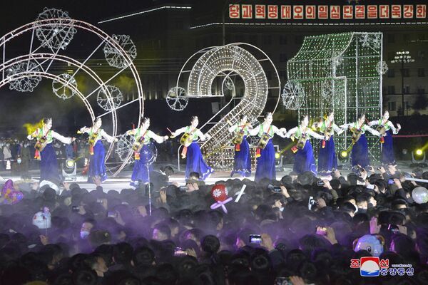 Празднование Нового года в Северной Корее  - Sputnik Молдова