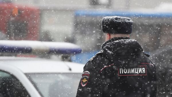 Сотрудник полиции на улице Москвы - Sputnik Молдова