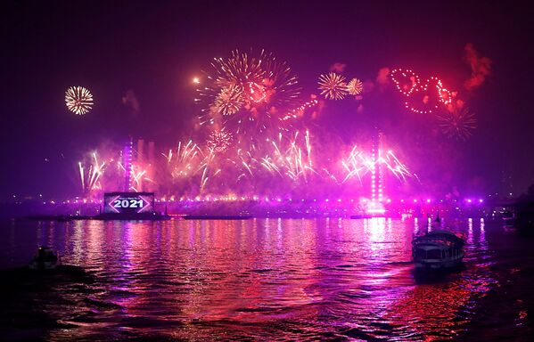 Салют во время празднования Нового 2021 года в Каире  - Sputnik Moldova