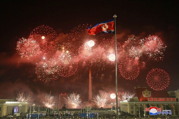 Салют во время празднования Нового 2021 года в Северной Корее  - Sputnik Moldova