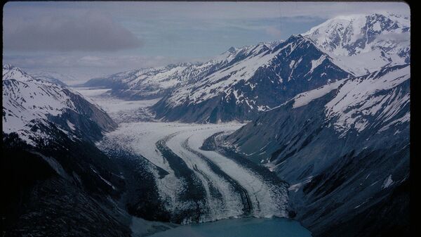 Ледник в парке Глейшер-Бей на Аляске - Sputnik Молдова