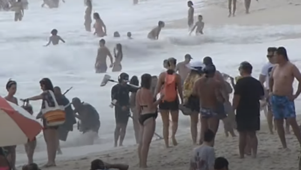 Brazilia: plajele din Rio de Janeiro sunt pline, în ciuda creșterii numărului de cazuri de COVID - Sputnik Moldova-România