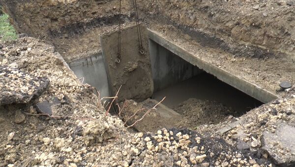 Craterul din cartierul Poșta Veche: muncitorii au demarat lucrările de reparație  - Sputnik Moldova