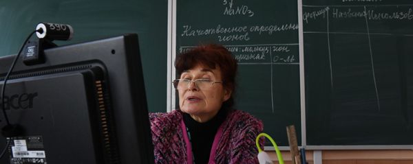 Учитель химии ведет дистанционный урок  - Sputnik Moldova-România