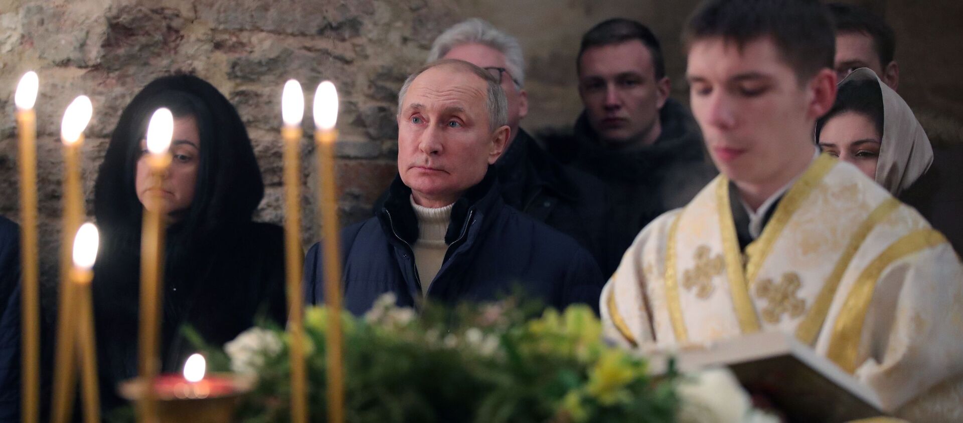 Президент РФ В. Путин посетил Рождественское богослужение - Sputnik Moldova, 1920, 07.01.2021