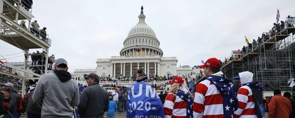 Участники акции протеста сторонников действующего президента США Дональда Трампа у здания конгресса в Вашингтоне - Sputnik Moldova