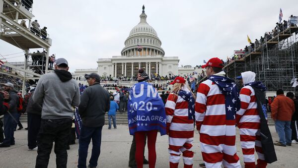 Участники акции протеста сторонников действующего президента США Дональда Трампа у здания конгресса в Вашингтоне - Sputnik Moldova