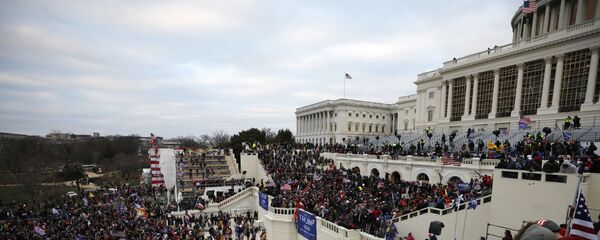 Участники акции протеста сторонников действующего президента США Дональда Трампа у здания конгресса в Вашингтоне Участники акции протеста сторонников действующего президента США Дональда Трампа у здания конгресса в Вашингтоне - Sputnik Молдова