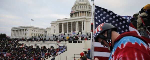 Участники акции протеста сторонников действующего президента США Дональда Трампа у здания конгресса в Вашингтоне Участники акции протеста сторонников действующего президента США Дональда Трампа у здания конгресса в Вашингтоне - Sputnik Молдова