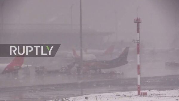 Spain: Winter storm Filomena brings snow, disruption to Madrid airport - Sputnik Moldova