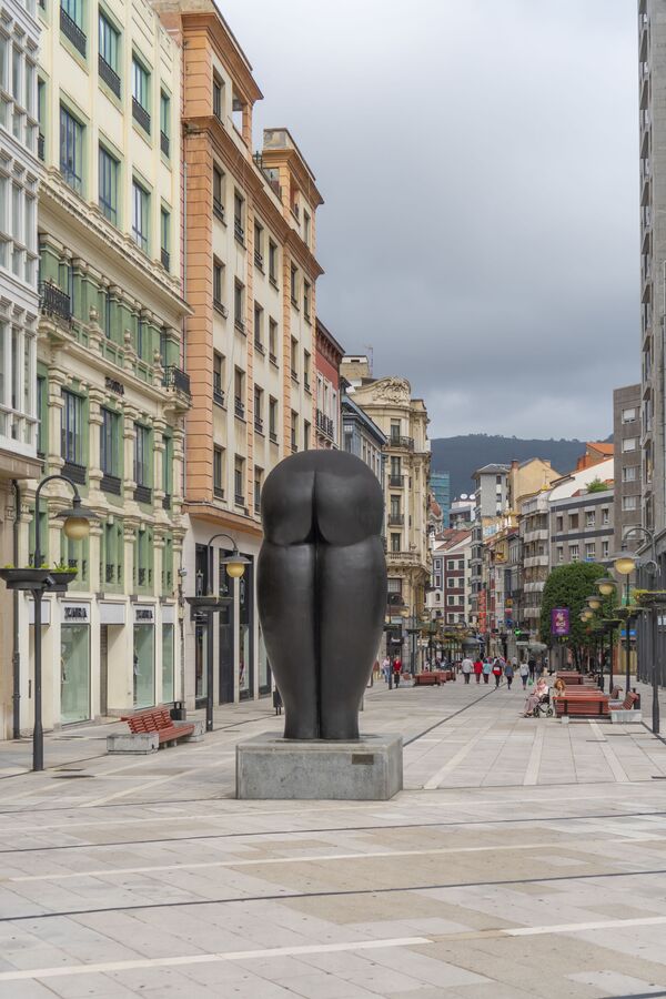 Скульптурное изображение попы в Авьедо, Испания - Sputnik Молдова