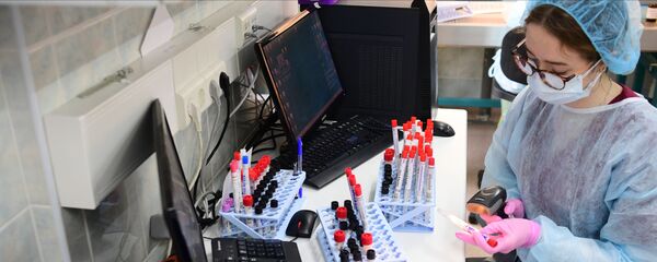 Тестирование на COVID-19 в лаборатории НИИ Склифосовского - Sputnik Moldova