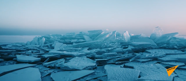 Lacul de acumulare Kapciagai din Kazahstan, cuprins de gheață  - Sputnik Moldova