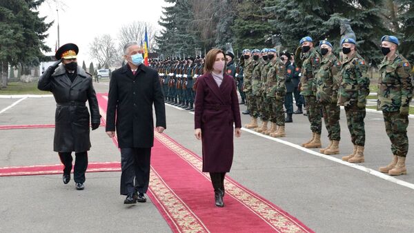 Майя Санду участвовала в церемонии встречи контингента из Косово. - Sputnik Moldova