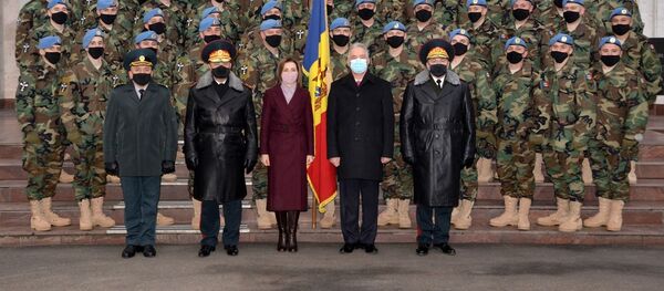 Майя Санду участвовала в церемонии встречи контингента из Косово. - Sputnik Молдова