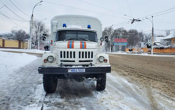 На особо опасные участки дорог выдвинулись передвижные пункты обогрева.  - Sputnik Молдова