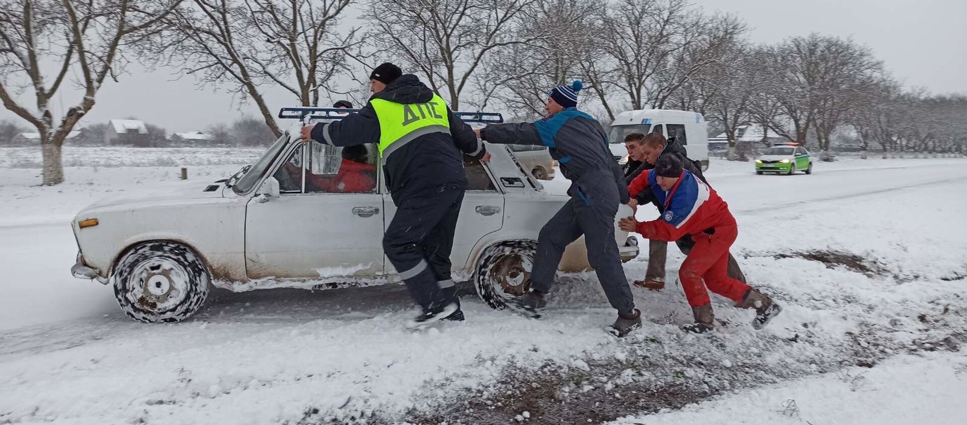  Приднестровье занесло снегом. Гололедица на дорогах - причина многих аварий - Sputnik Молдова, 1920, 13.01.2021