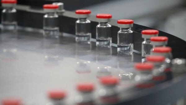 Флаконы во время производства вакцины против коронавирусной болезни (COVID-19) Gam-COVID-Vac, также известной как Sputnik-V - Sputnik Moldova