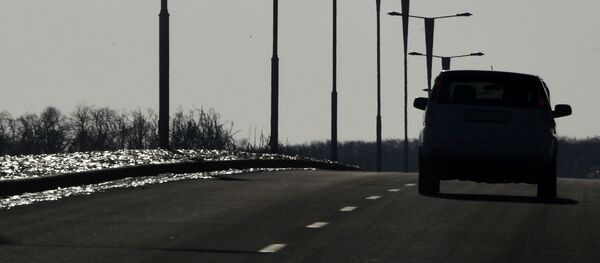 Автомобиль на дороге Автомобиль на дороге - Sputnik Молдова