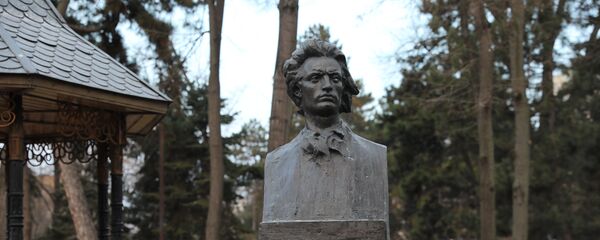 Bustul lui Mihai Eminescu - Sputnik Moldova