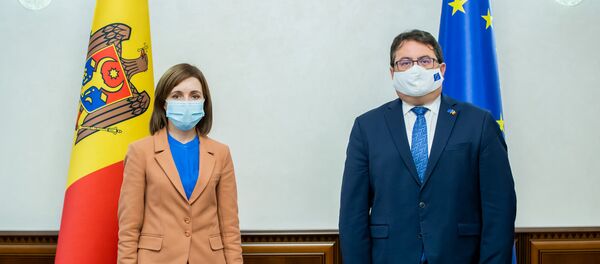 Президент Молдовы Майя Санду и посол ЕС в республике Петер Михалко  - Sputnik Moldova