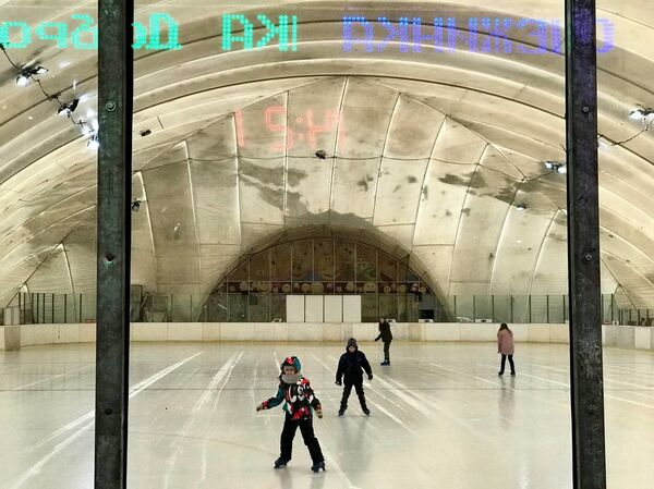 Искусство заливать каток: история приднестровского ледовара - Sputnik Молдова