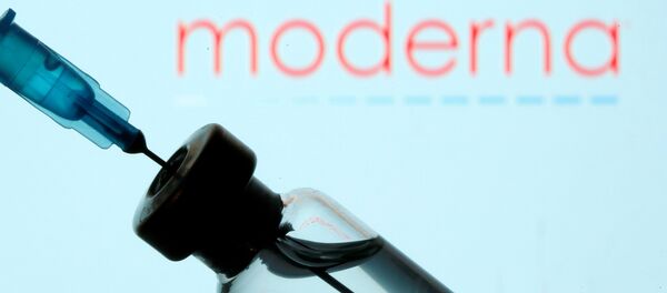 Иллюстрационное фото вакцины от Covid19 с логотипом Moderna - Sputnik Moldova-România