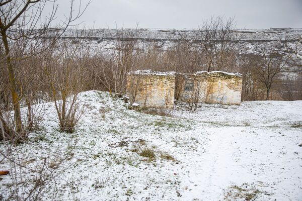 Unii localnci au stricat casele și au folosit piatra la construcția altor locuințe în satul nou, nu toți însă au procedat așa  - Sputnik Moldova