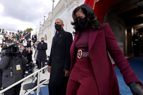 Барак и Мишель Обама прибывают на церемонию инаугурации Джо Байдена - Sputnik Moldova