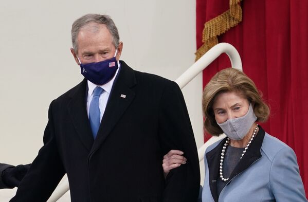 
Fostul președinte american George W. Bush și soția sa Laura ajung la ceremonia de inaugurare a lui Joe Biden - Sputnik Moldova