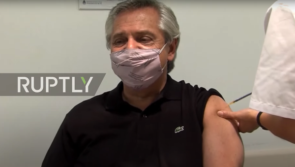 Argentina: Alberto Fernandez gets Sputnik V COVID-19 vaccine - Sputnik Moldova-România