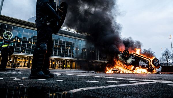 Proteste, incendieri în Eindhoven, Țările de Jos - Sputnik Moldova-România