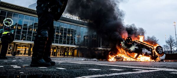 Proteste, incendieri în Eindhoven, Țările de Jos - Sputnik Moldova