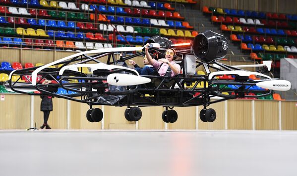 Испытание дрона-такси в помещении Малой спортивной арены олимпийского комплекса Лужники в Москве  - Sputnik Moldova